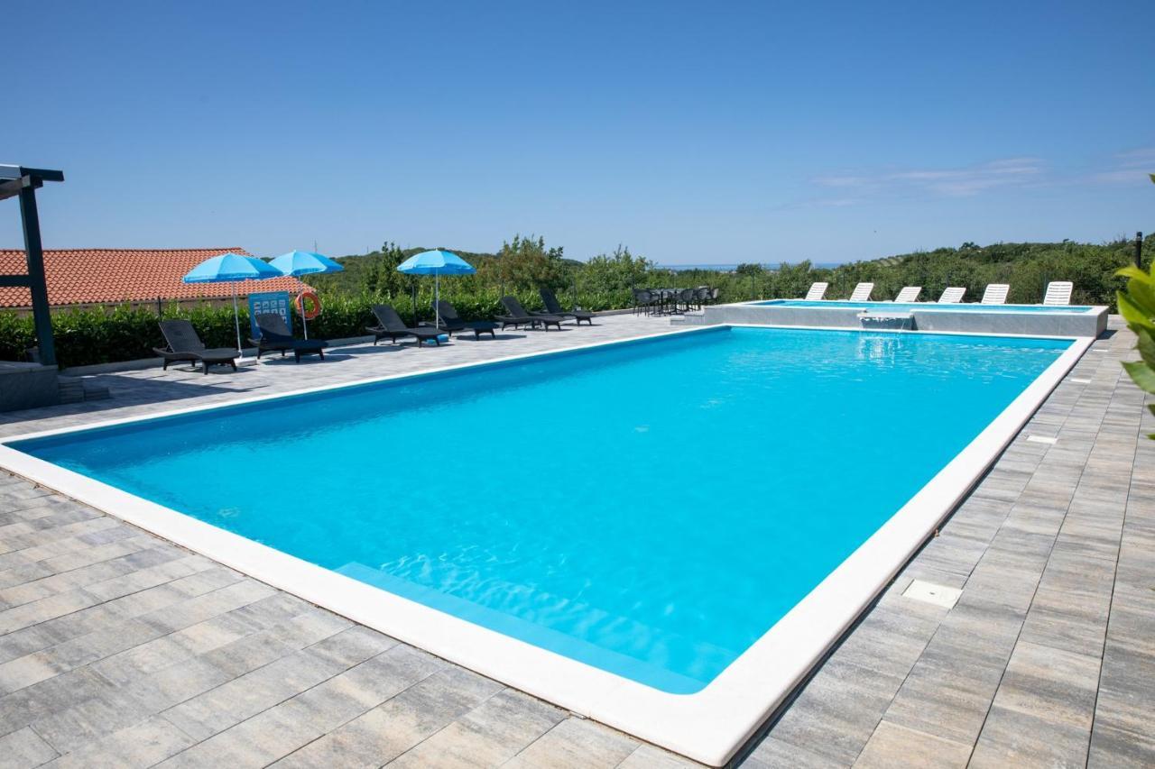 Apartments Lucy โรวีน ภายนอก รูปภาพ