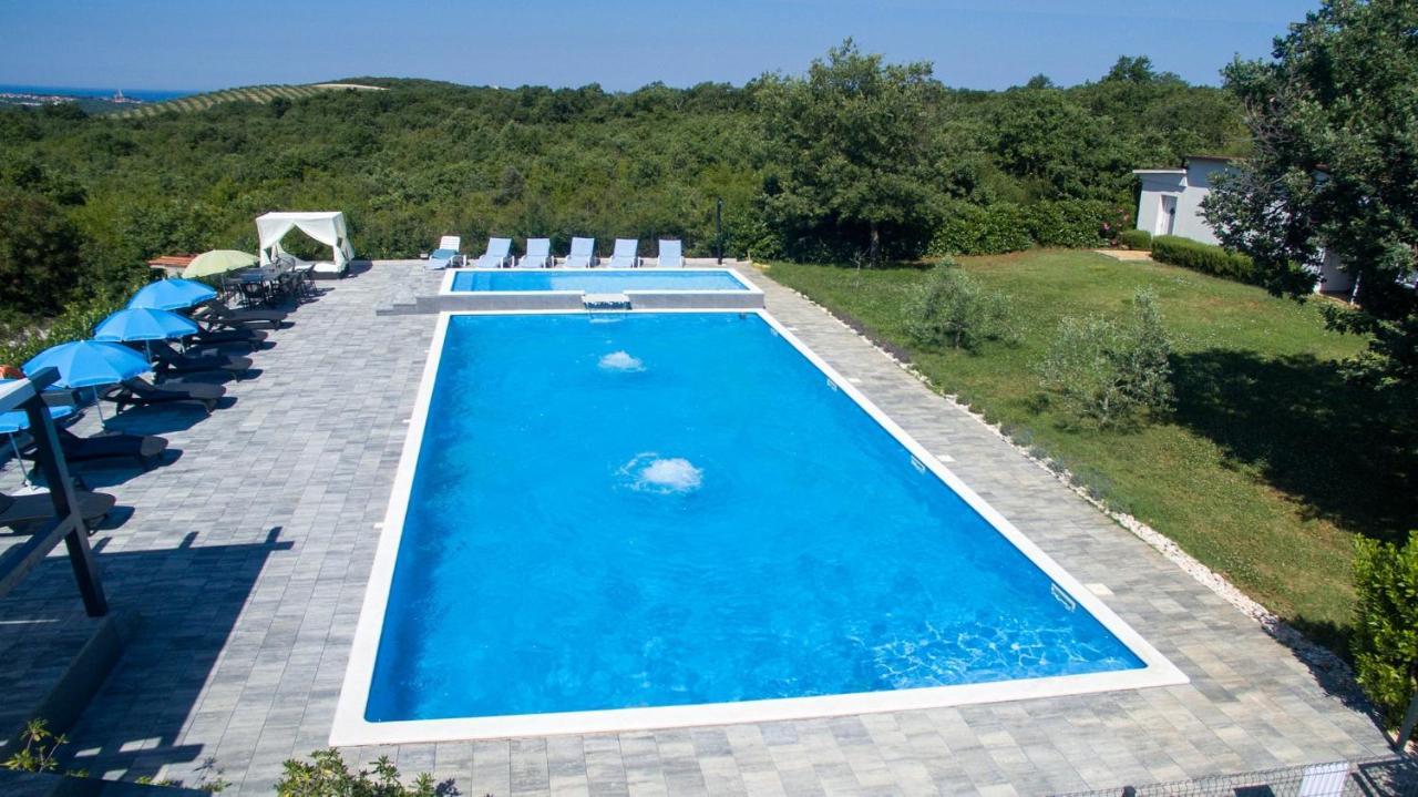 Apartments Lucy โรวีน ภายนอก รูปภาพ
