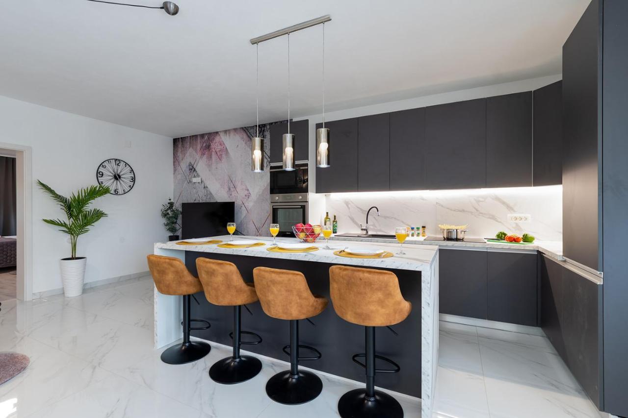 Apartments Lucy โรวีน ห้อง รูปภาพ