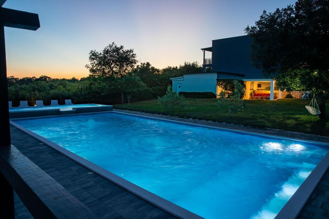 Apartments Lucy โรวีน ภายนอก รูปภาพ