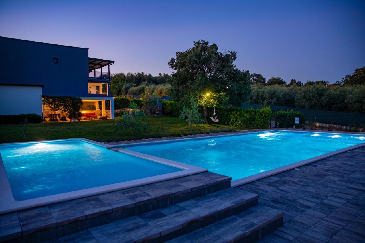Apartments Lucy โรวีน ภายนอก รูปภาพ