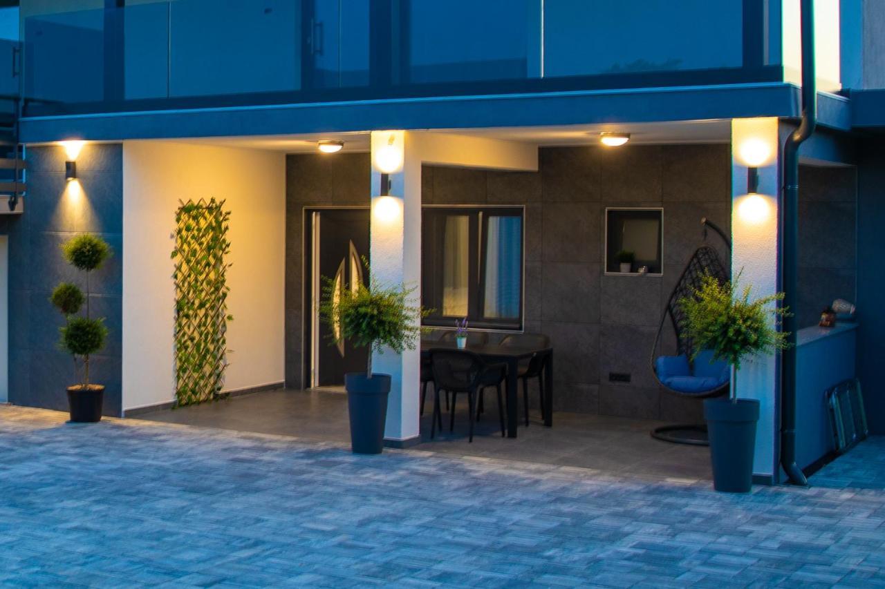 Apartments Lucy โรวีน ภายนอก รูปภาพ
