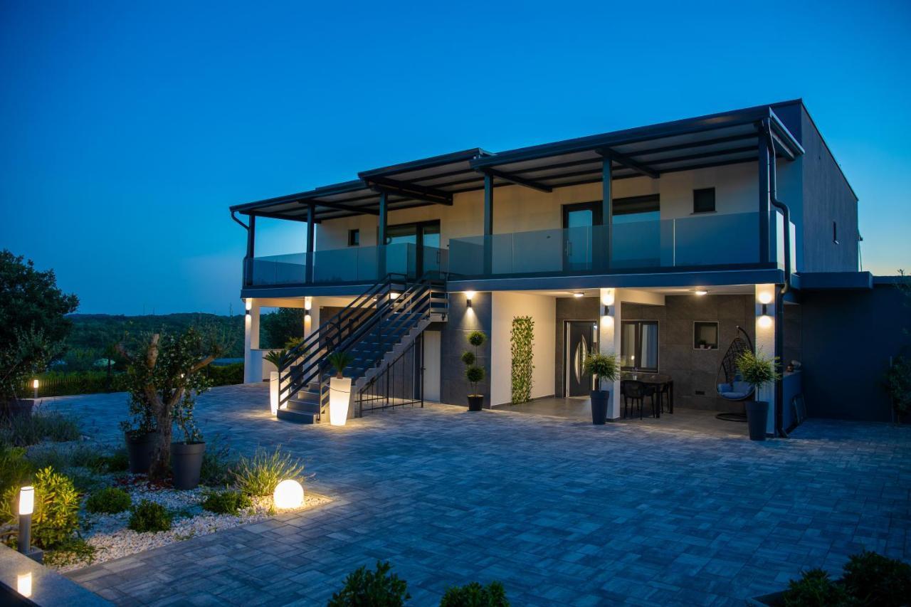 Apartments Lucy โรวีน ภายนอก รูปภาพ