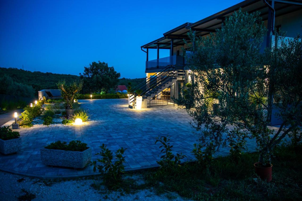 Apartments Lucy โรวีน ภายนอก รูปภาพ