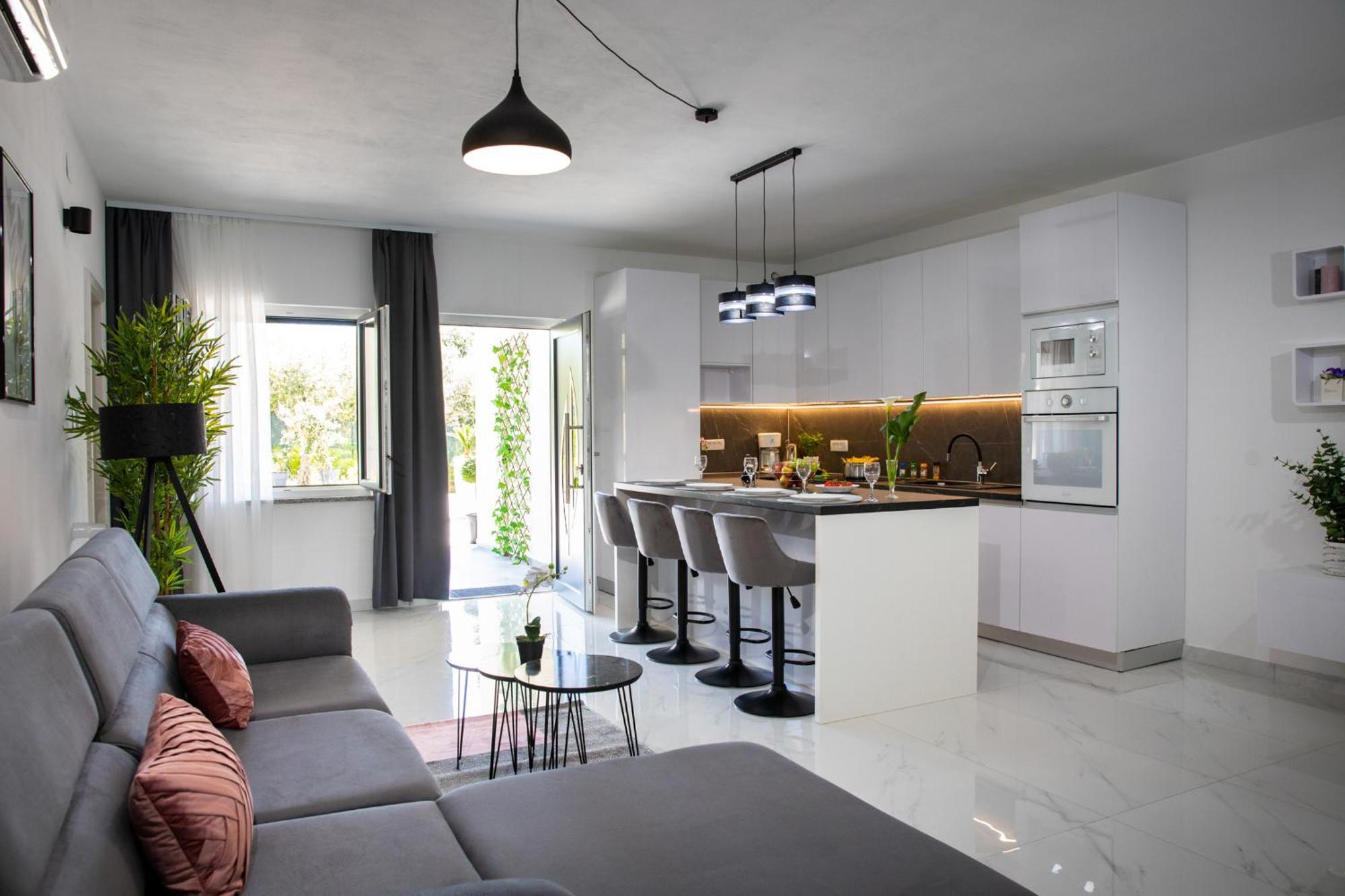 Apartments Lucy โรวีน ห้อง รูปภาพ