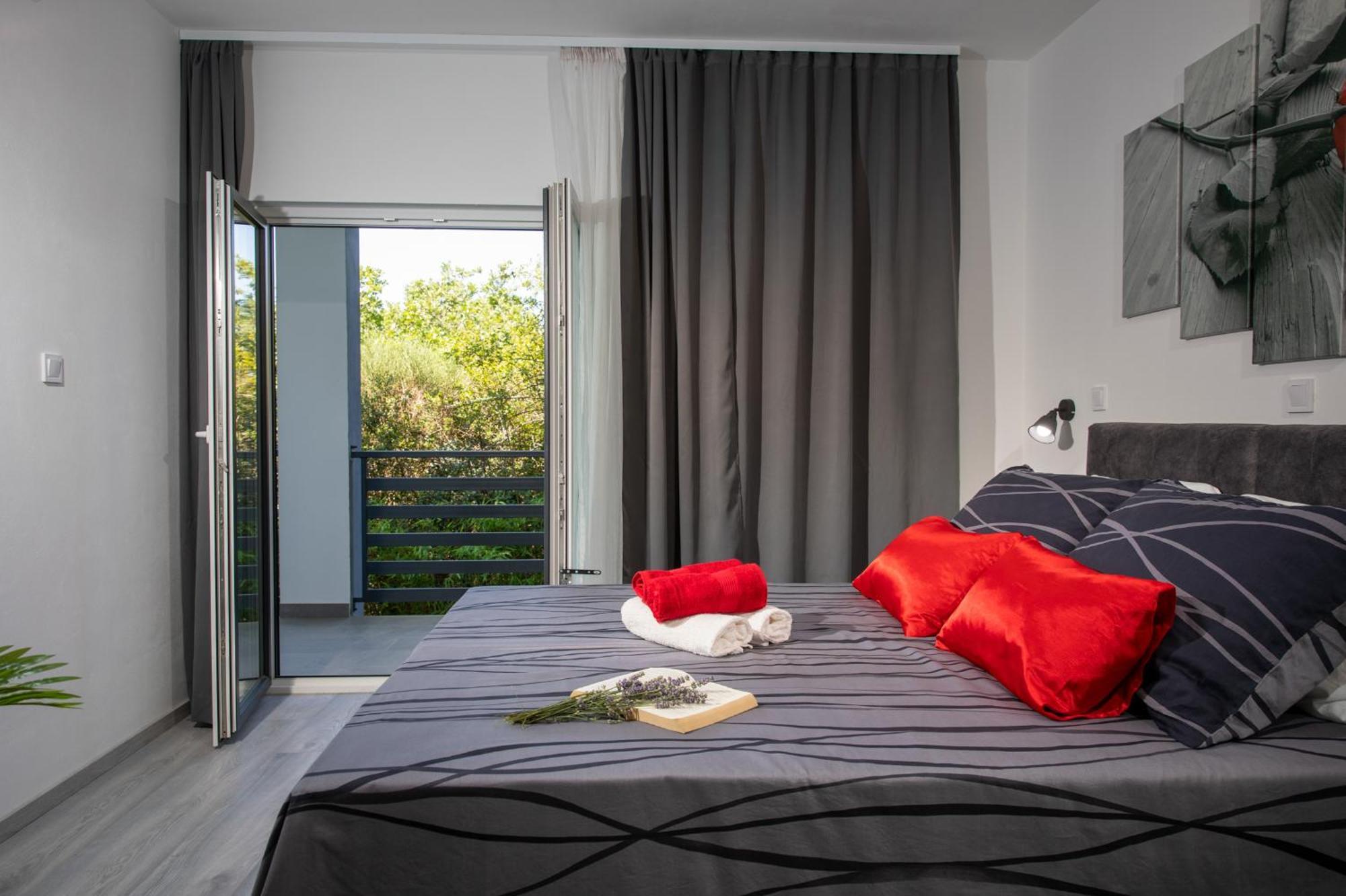 Apartments Lucy โรวีน ห้อง รูปภาพ