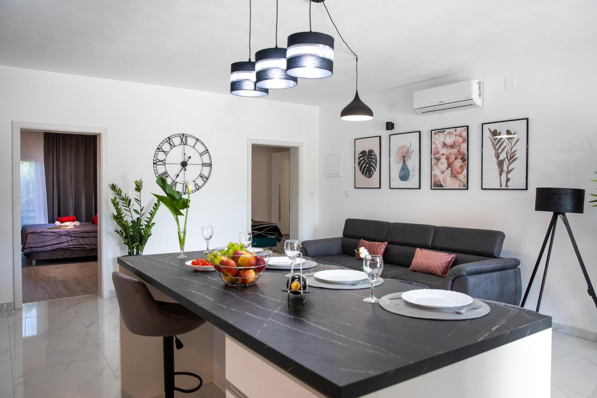 Apartments Lucy โรวีน ห้อง รูปภาพ