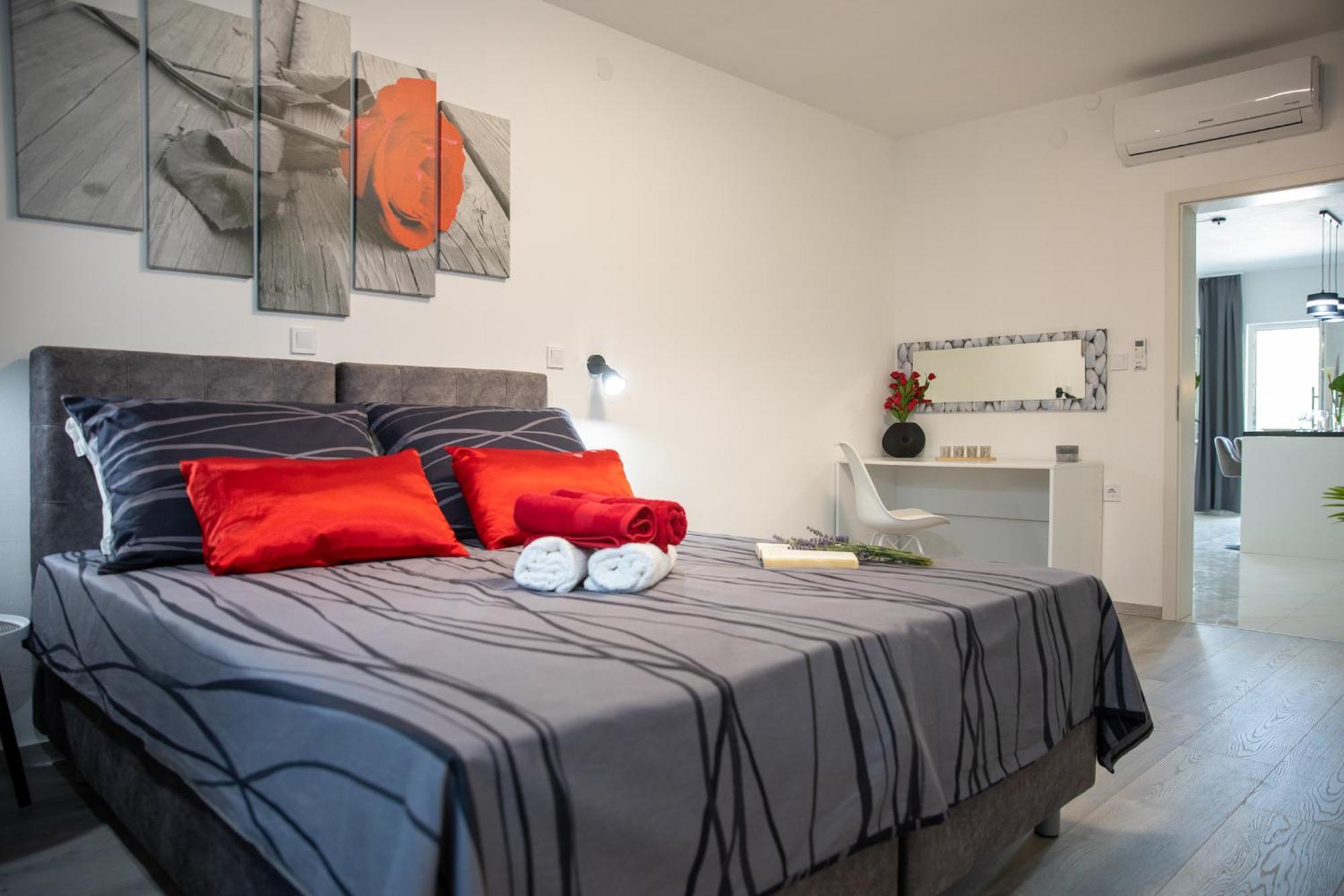 Apartments Lucy โรวีน ห้อง รูปภาพ
