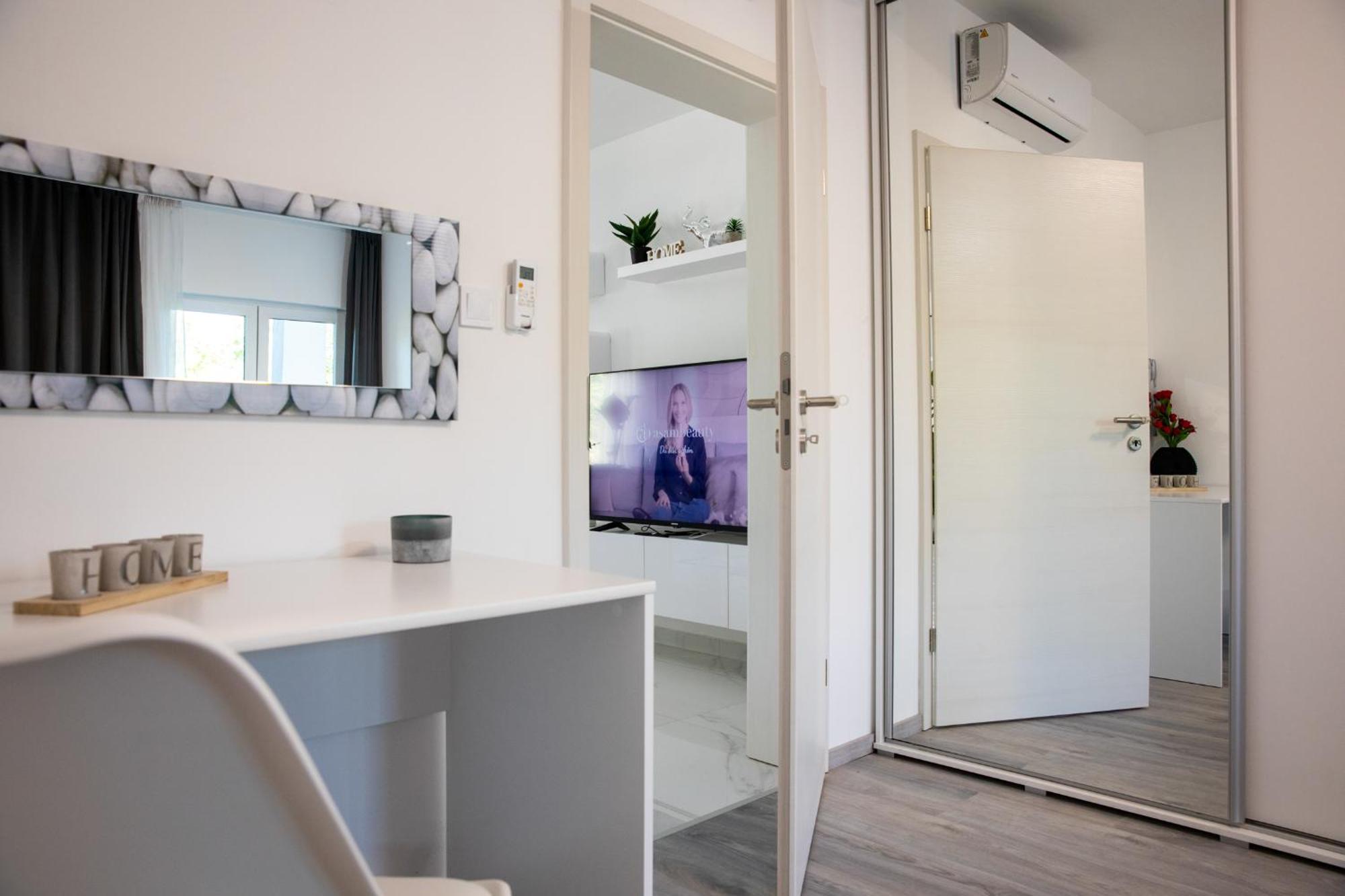 Apartments Lucy โรวีน ห้อง รูปภาพ
