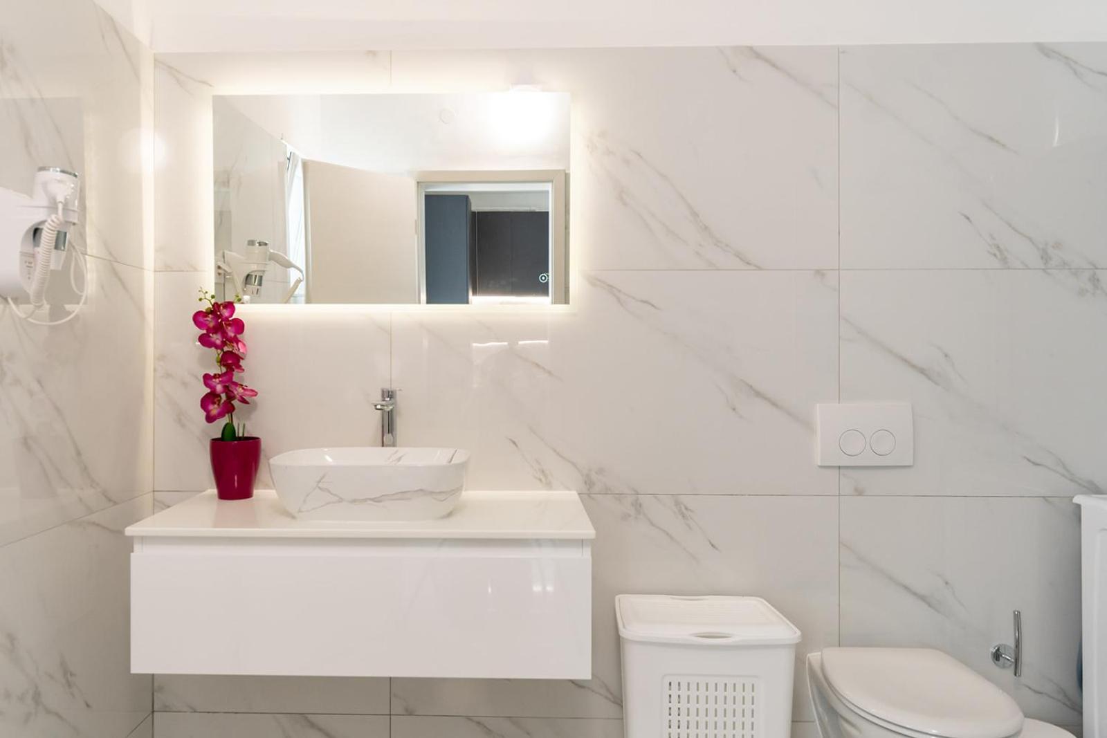 Apartments Lucy โรวีน ภายนอก รูปภาพ