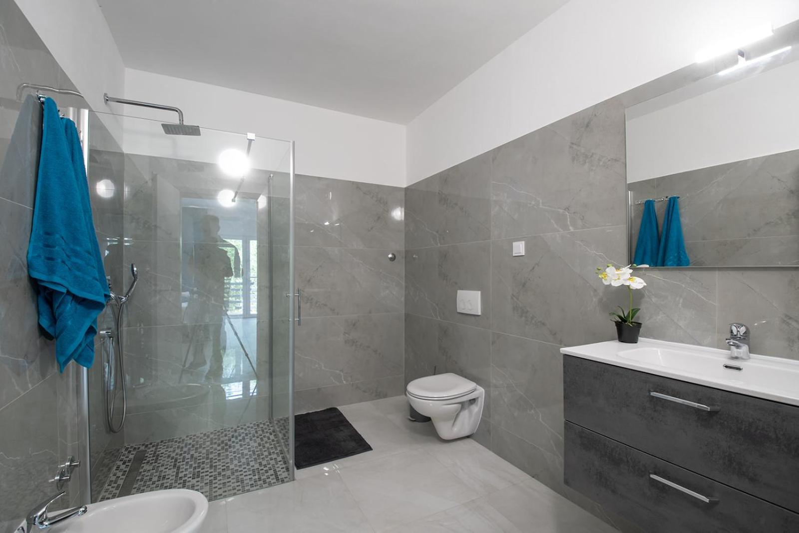 Apartments Lucy โรวีน ห้อง รูปภาพ