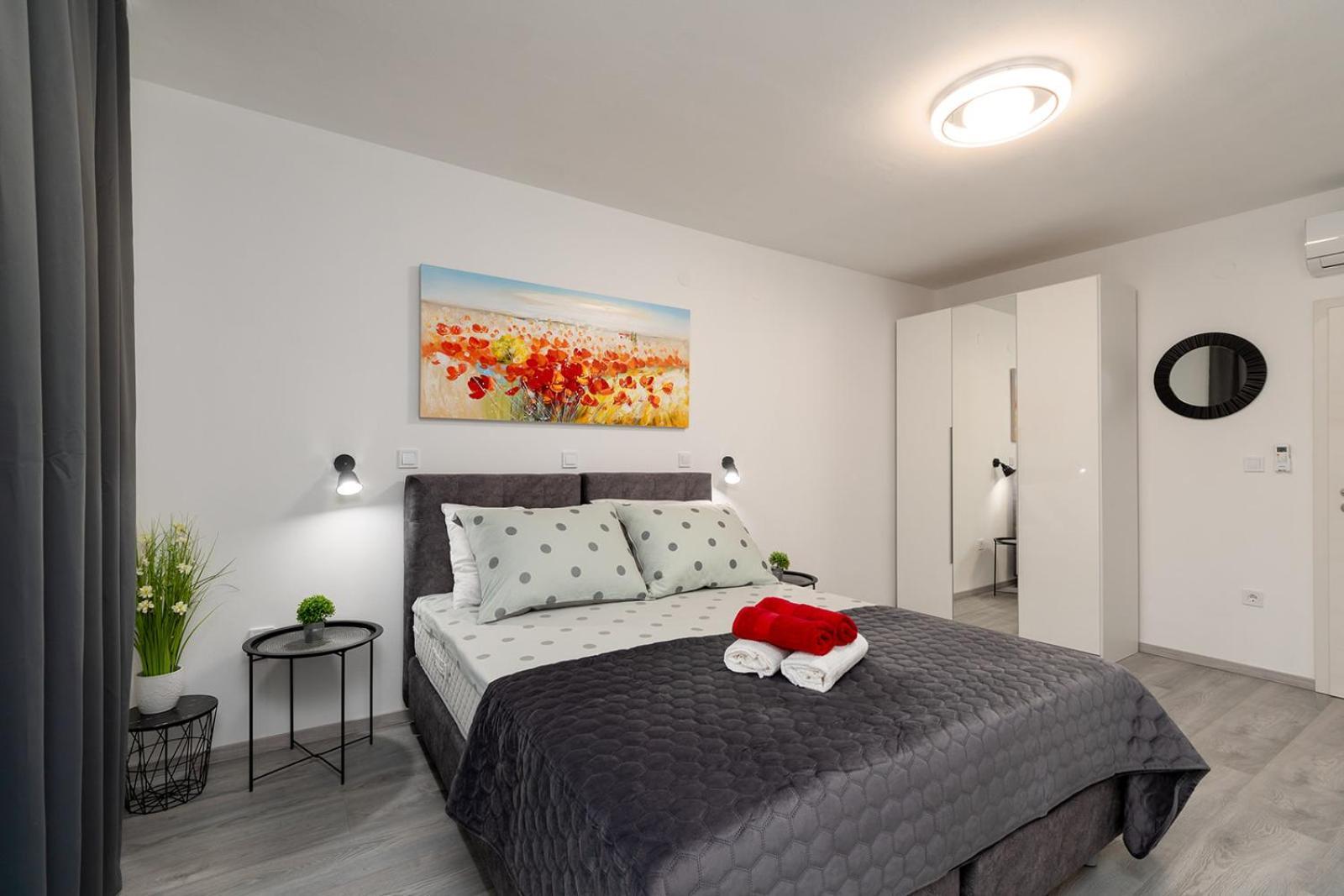 Apartments Lucy โรวีน ห้อง รูปภาพ