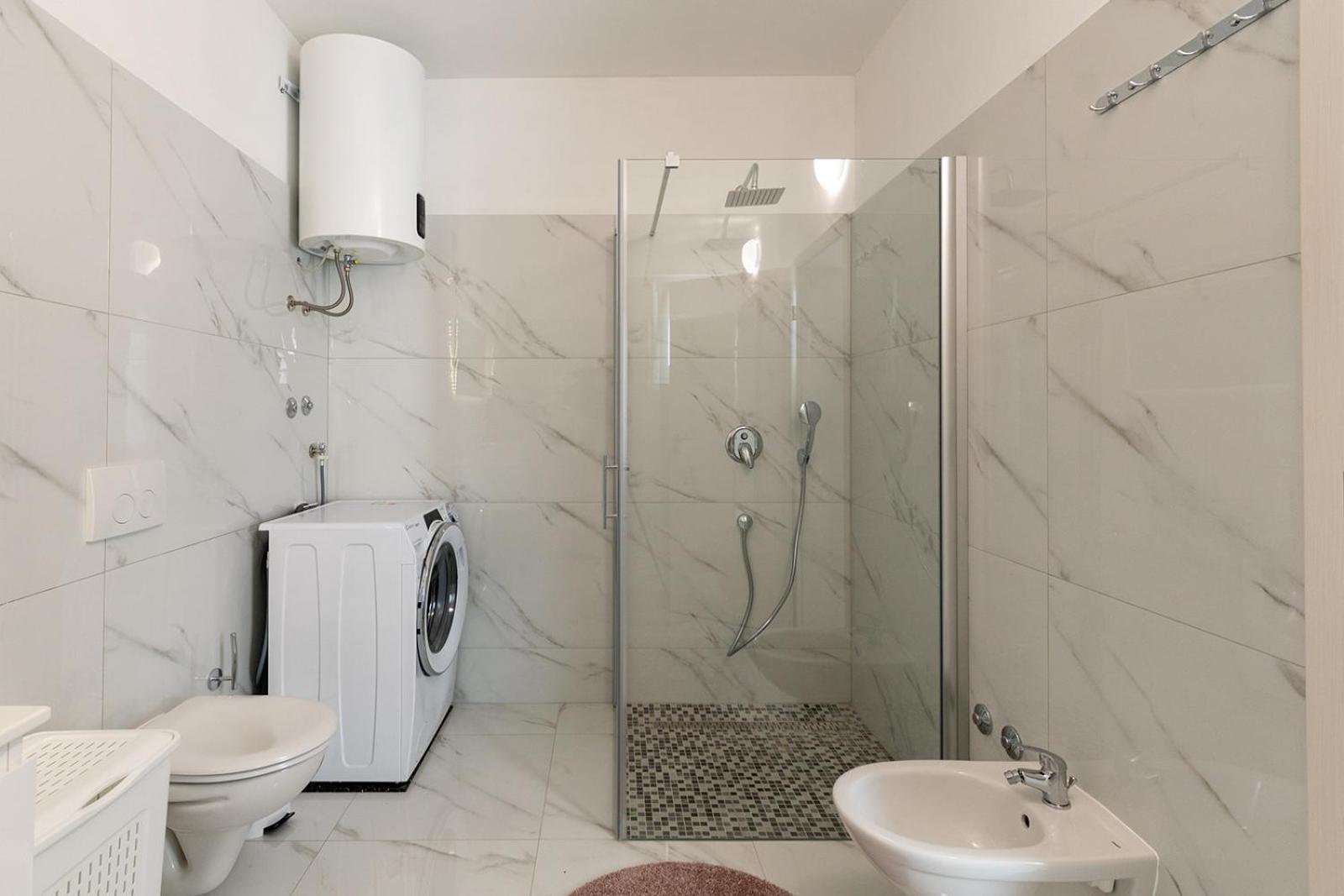 Apartments Lucy โรวีน ห้อง รูปภาพ